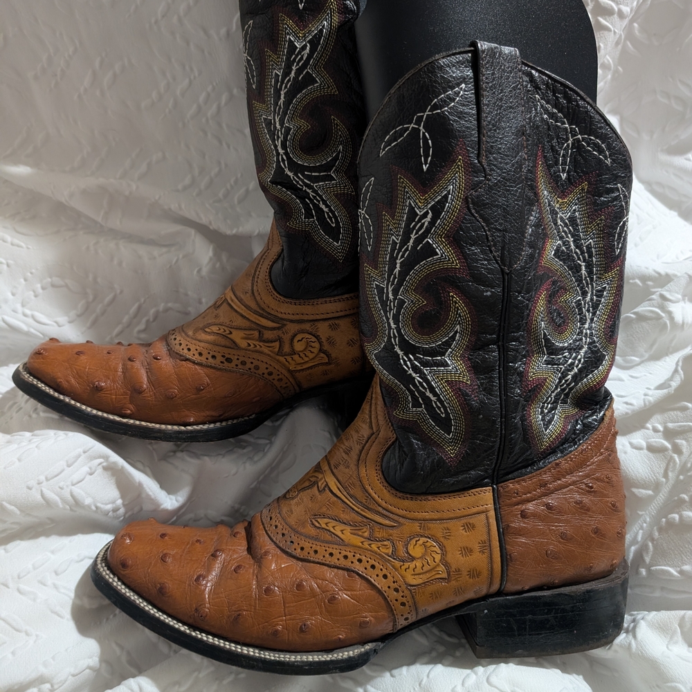 Boots - Picture 2 of 6